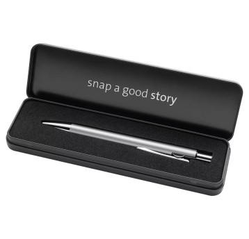 Długopis olejowy automatyczny PELIKAN SNAP Metallic Silver kol. niebieski kol. obudowy srebrny ; etui metalowe [821223]